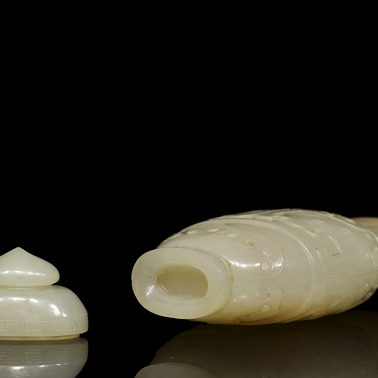 Small carved white jade vase, Qing dynasty