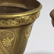 Pair of golden bronze pots. - 8