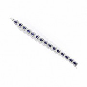 Shiny bracelet with sapphires in 18k white gold mount