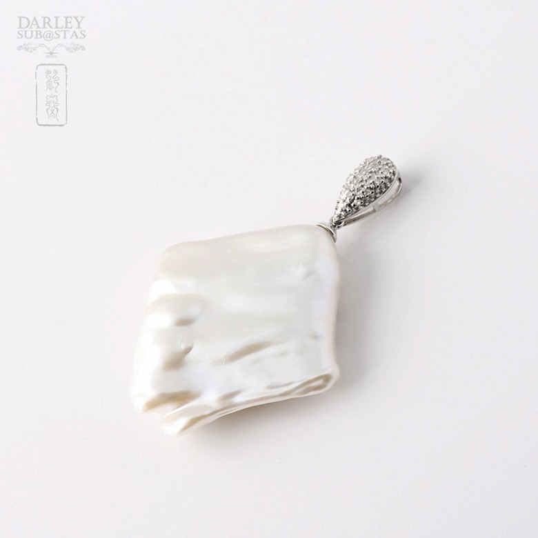 Colgante Perla Barroca natural con Diamantes en oro blanco de 18k. - 3