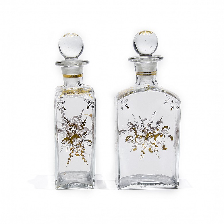Dos botellas de vidrio con tapa. S.XIX - 2