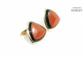 Cufflinks in 18k yellow gold with onyx and delta jasp