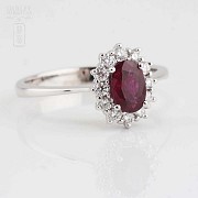 Bonito anillo en oro 18k, rubí y diamantes - 1