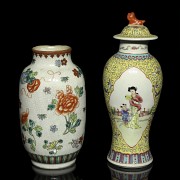 Dos jarrones de porcelana china, S.XX
