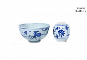 Lot of vessels, blue and white decoration, late Ming dynasty.