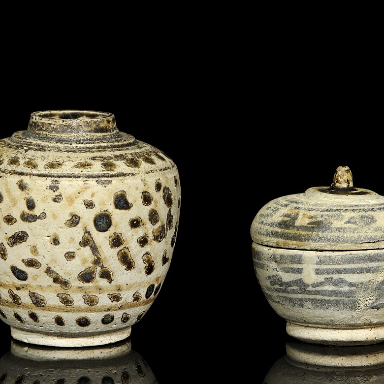 Lot of vessels with glazed decoration, Sawankhalok, 14th-16th centuries - 7