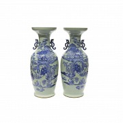 Pareja de jarrones con decoración azul, China, s.XIX