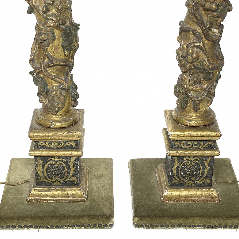 Pair of small columns, with lamp, 18th century