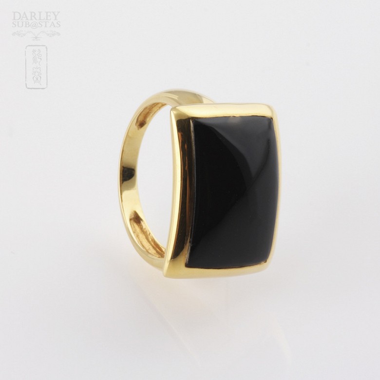 18k gold ring and natural onyx