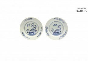 Pareja de platos Compañía de Indias en porcelana azul y blanco, s.XIX