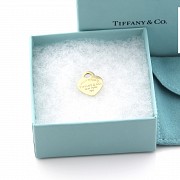 Colgante marca Tiffany de oro amarillo 18 k, con estuche
