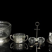 Lot of small pieces in silver, metal and glass