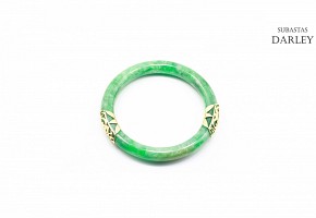 Green jade bangle set in 14k yellow gold