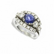 18kts white gold ring with sapphires and diamonds