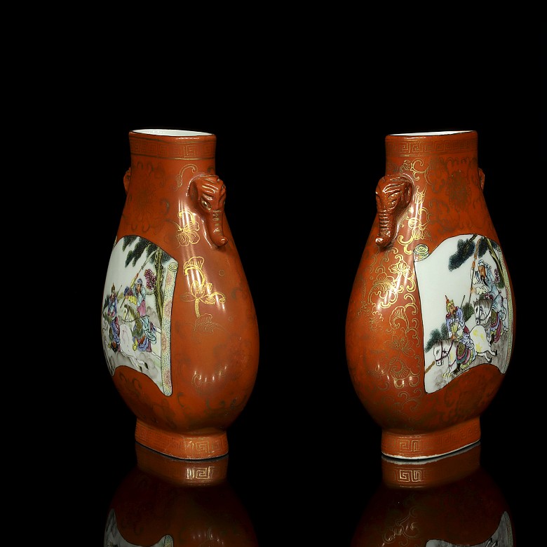 Two enameled vases with warriors, 20th century - 2