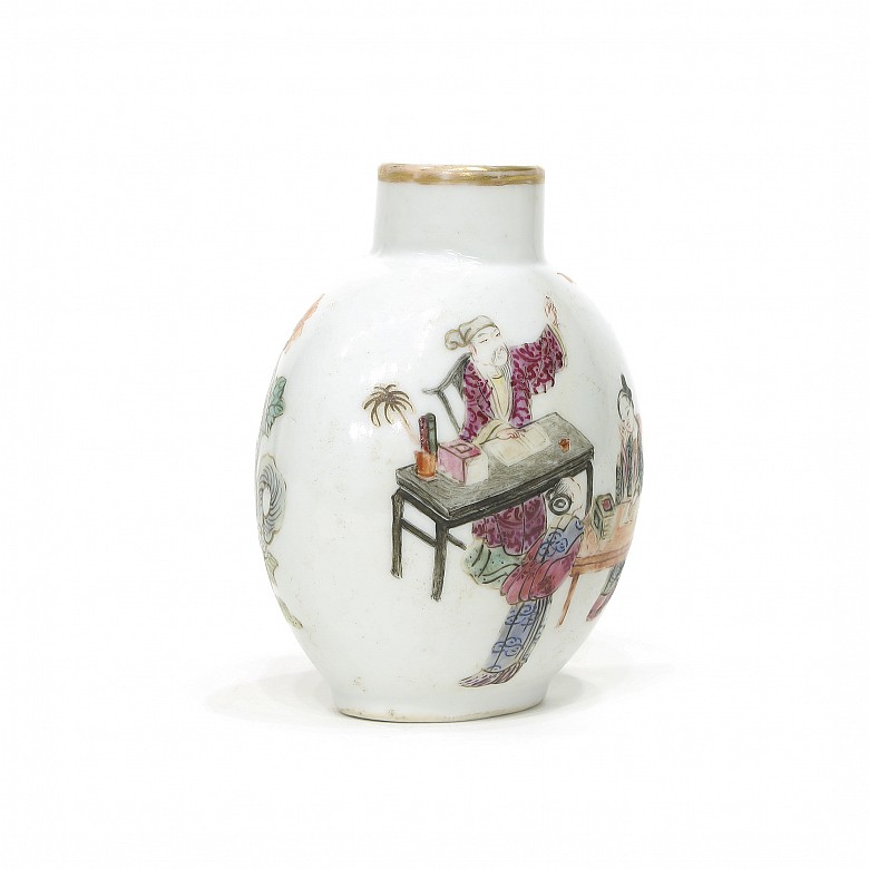 Botella de rapé en porcelana esmaltada, dinastía Qing.