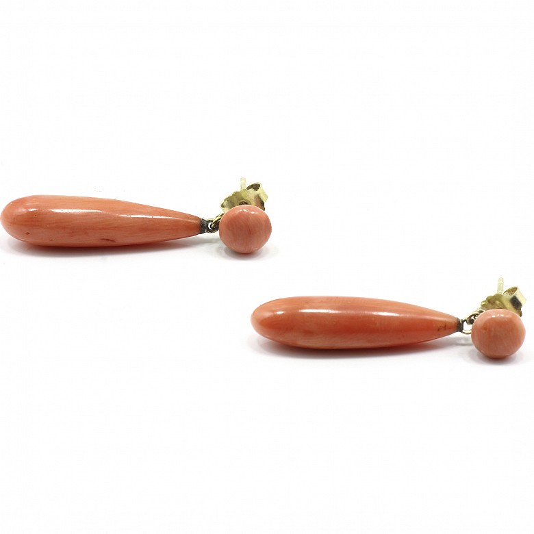 Pair of coral earrings set in 14k yellow gold. - 1