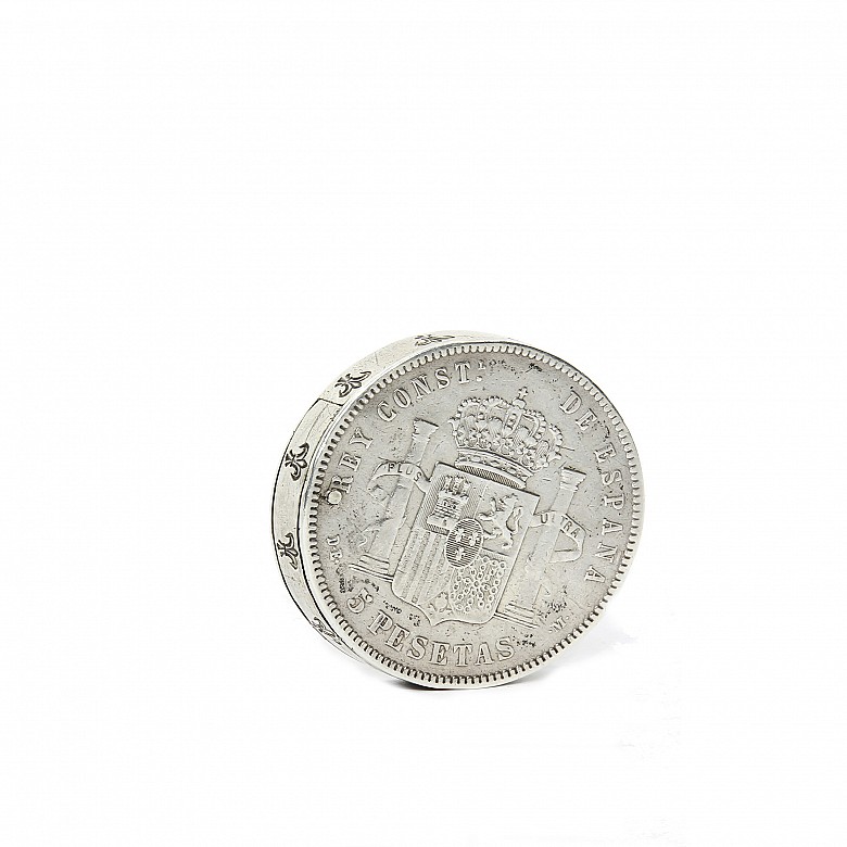 Lighter made with a silver coin of 5 pesetas from 1877.