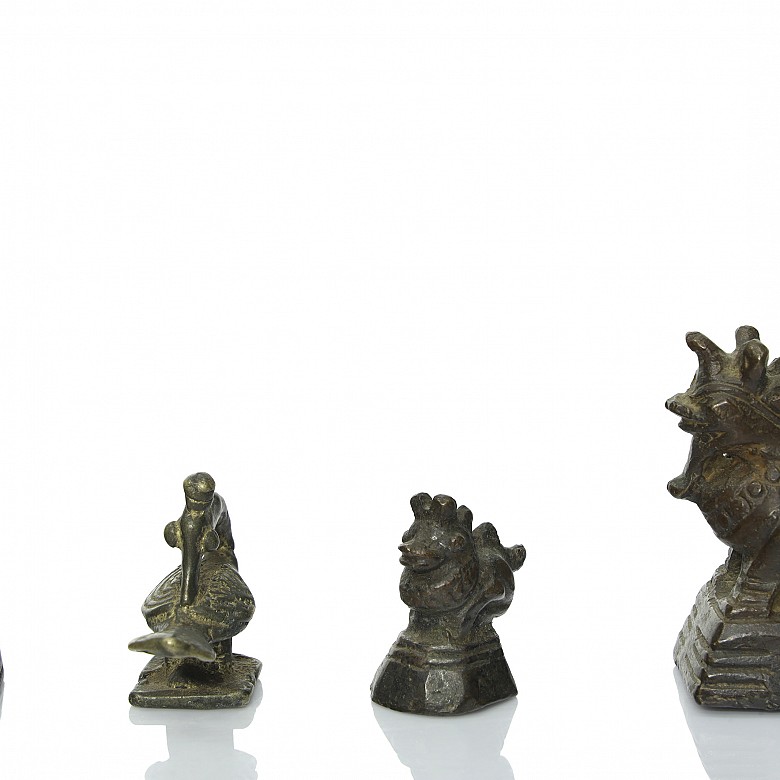 Lot of seven small bronze figures, 19th - 20th century - 7
