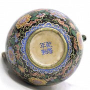 Tetera de bronce esmaltado, dinastía Qing (1644 - 1912)