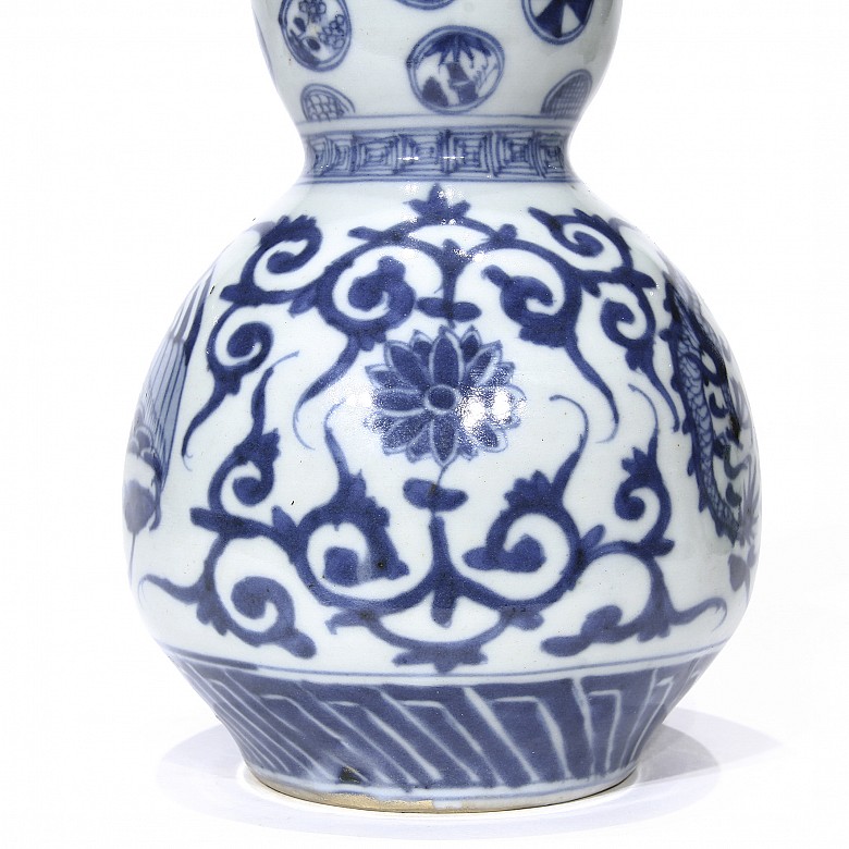 Jarrón de porcelana esmaltada con forma hulu, s. XX