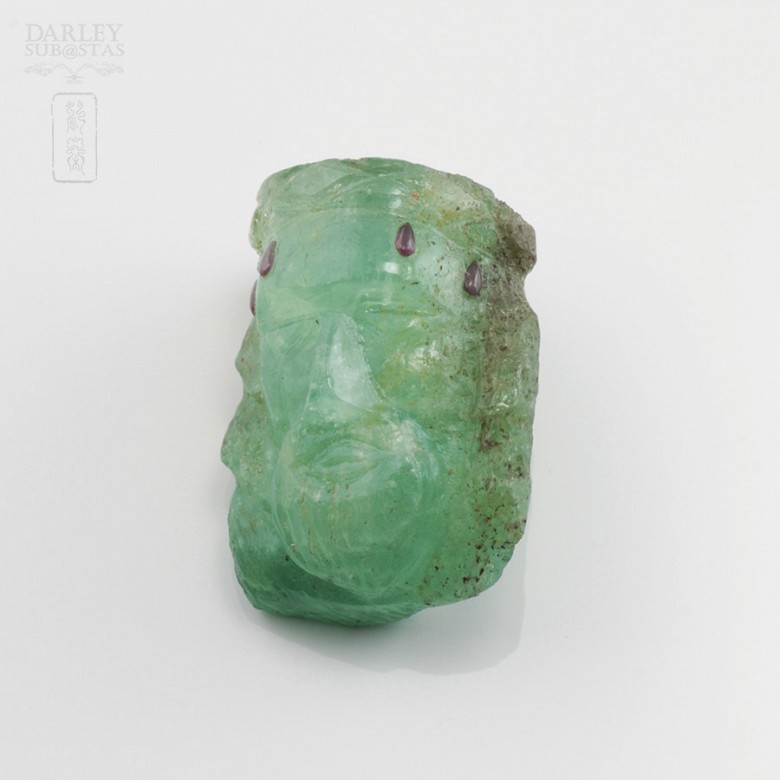 Head of Christ carved emerald - 4