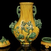 Gran jarrón de cerámica vidriada sancai, dinastía Qing