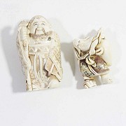Two figures of Japanese ivory - 10
