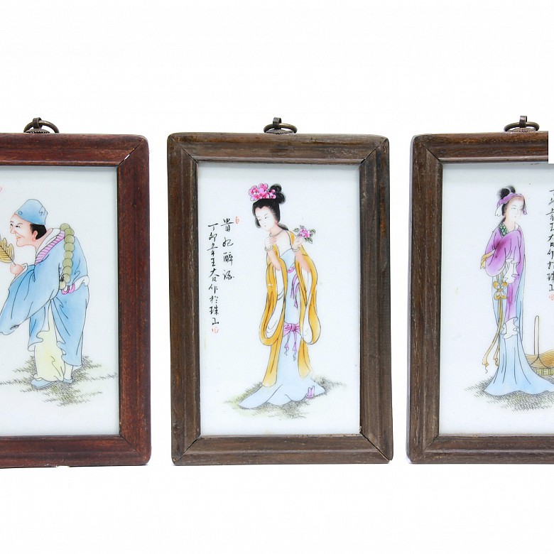Lot of three paintings on porcelain, China, 20th century