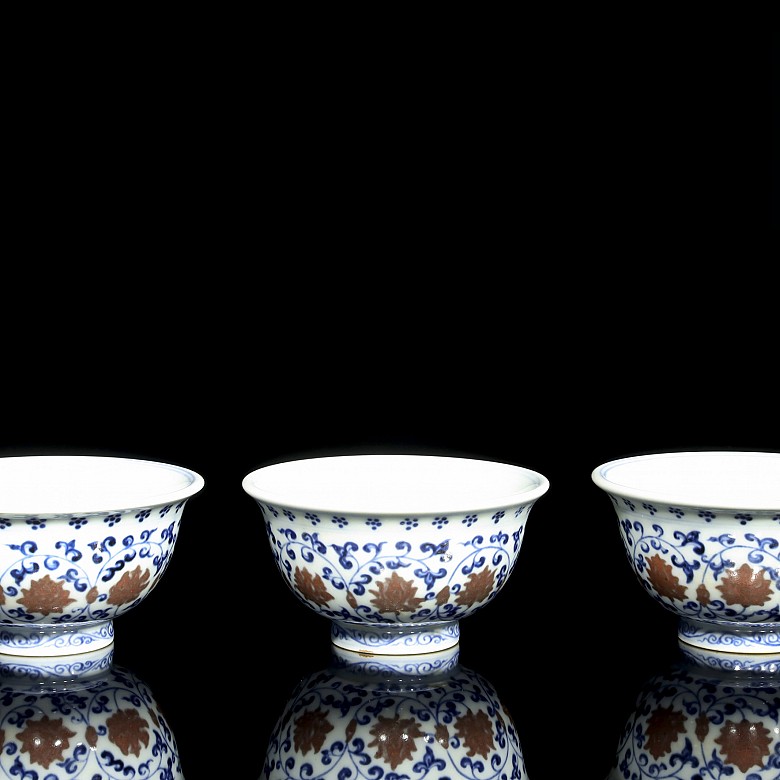 Three small porcelain bowls, 20th century