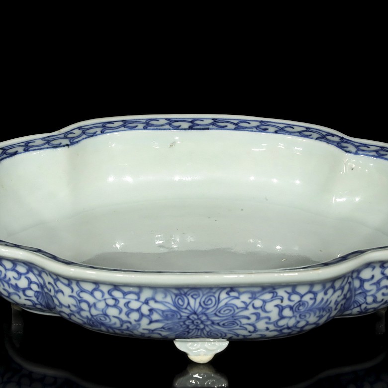 Recipiente de porcelana con lotos, azul y blanco - 4