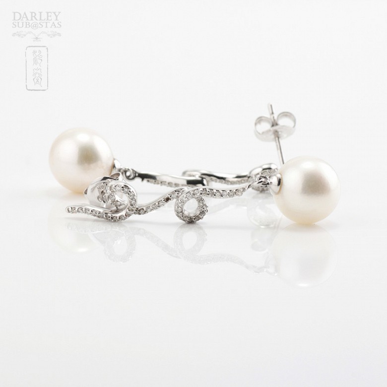 Pendientes en oro blanco 18k con  perlas blanca y  diamantes