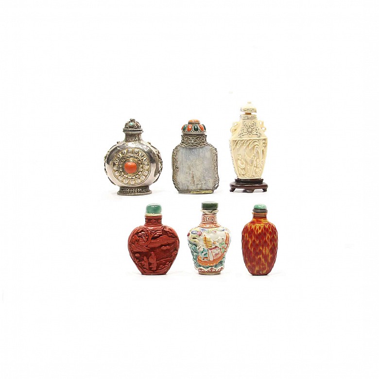 A group of six Chinese snuff bottles