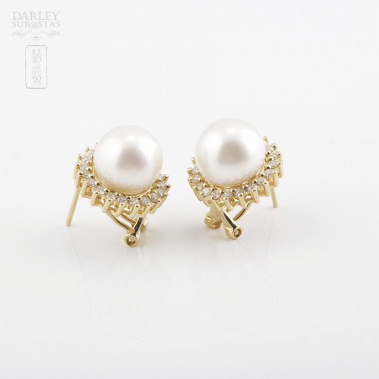 Pearl earrings in 18k yellow gold and diamonds. - 3