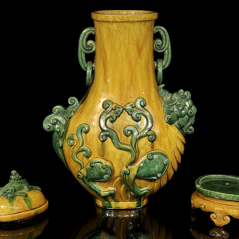 Large Sancai-glazed ceramic vase, Qing dynasty - 6