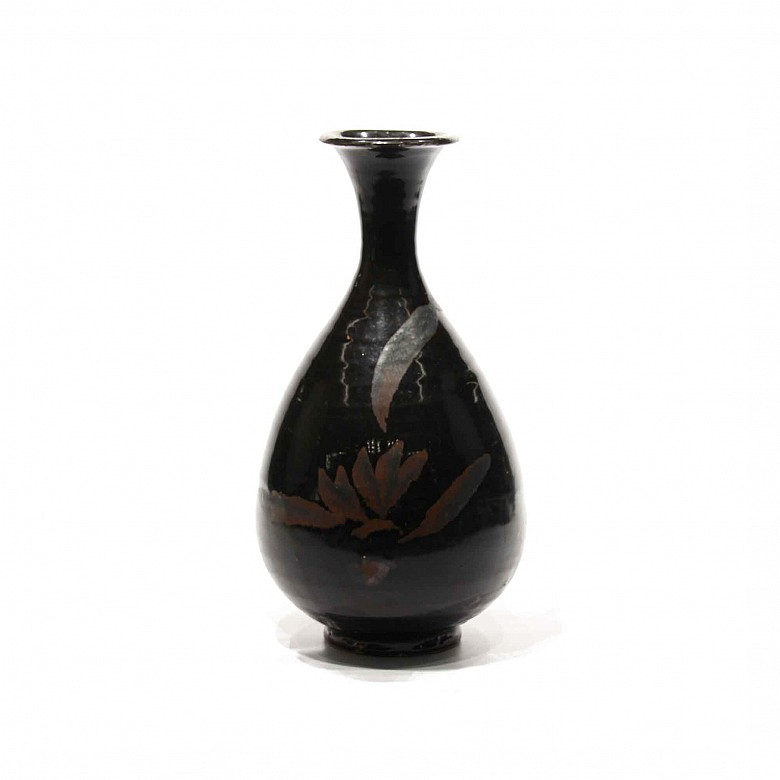 Jarrón de cerámica china estilo Jizhou con esmalte marrón.