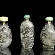 Three hand-painted glass snuff bottles - 3