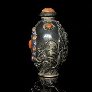 Embossed silver snuff bottle, Qing Dynasty - 1