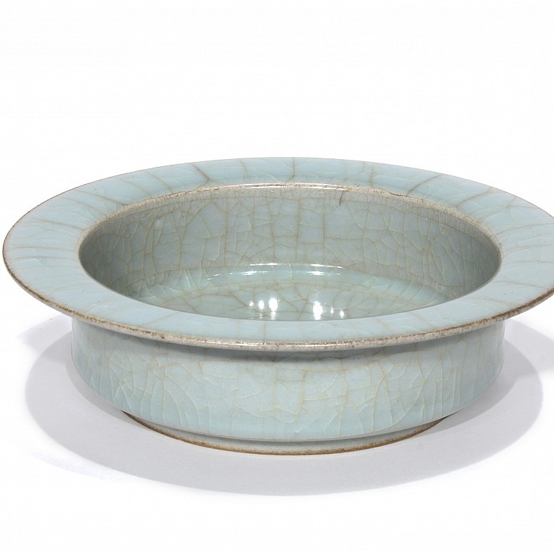 Longquan ceramic dish, Southern Song dynasty (1127 - 1279).