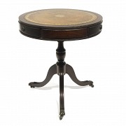 Round game table, English style, 20th century - 2