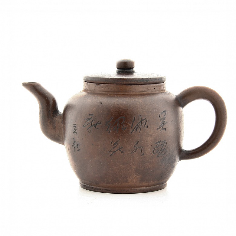 Chinese clay teapot from Yixing. - 1