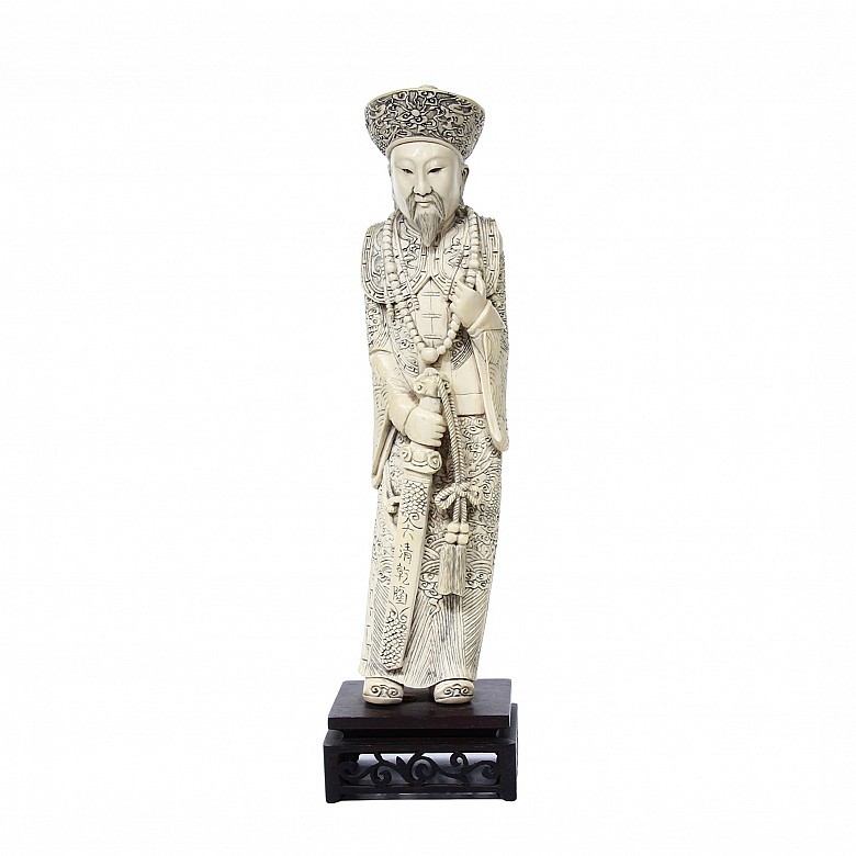 White ivory Chinese dignitary figure, China, early 20th century