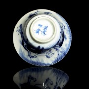 Pequeña taza de porcelana, azul y blanco, dinastia Qing