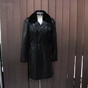 Coat three quarter nappa leather and hair collar.