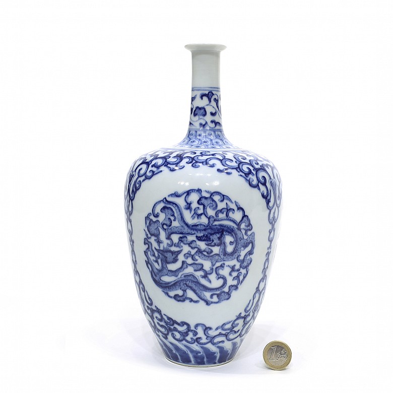 Bottle-shaped porcelain vase, 20th century