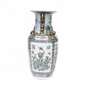 Cantonese glazed porcelain vase, pps.s.XX