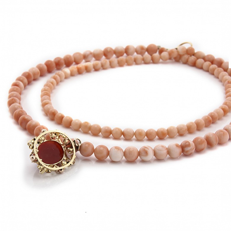 Long coral bead necklace with pendant. - 4