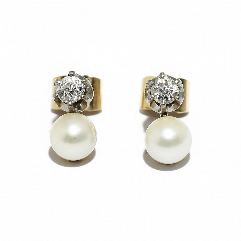 “你和我”18k镶嵌钻石配白珍珠耳环