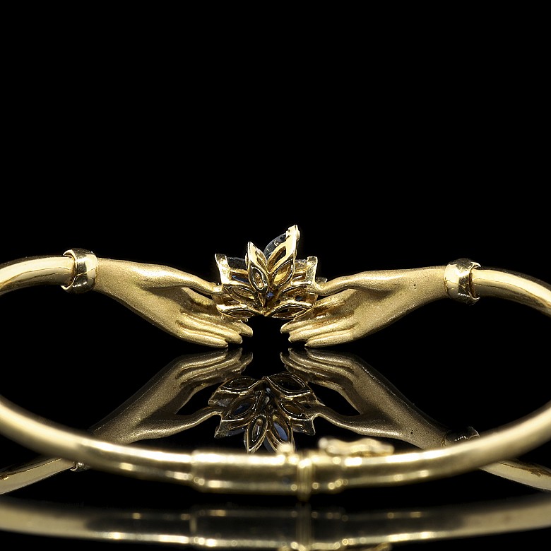 Bracelet in yellow gold, diamonds and sapphires Carrera y Carrera