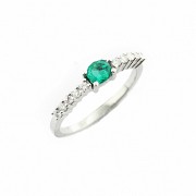 18 kt white gold ring with emerald and diamonds